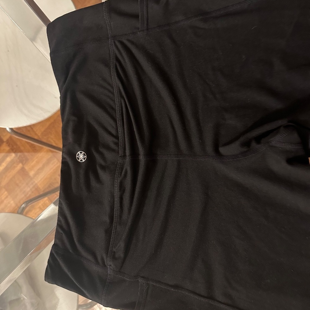Gaiam XL 3/4 Length Leggings - Picture 4 of 4